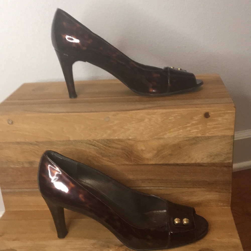 Stuart Weitzman brown tortoise pumps size 9.